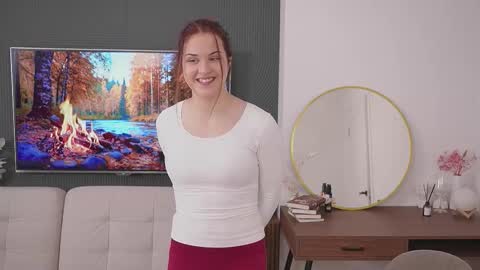 Snapshot of sparkleschrick chatting on 10.27.25 Maya online show from 10.27.25