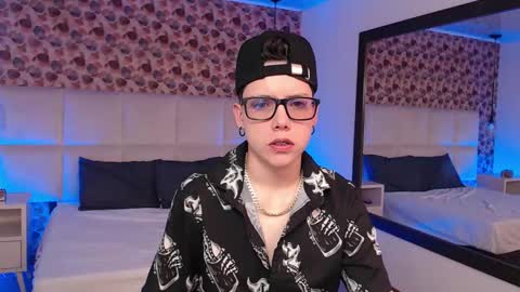 Snapshot of spencerm_ chatting on 10.19.25 spencerm_ online show from 10.19.25