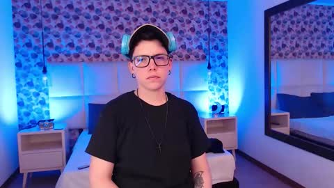 Snapshot of spencerm_ chatting on 10.25.25 spencerm_ online show from 10.25.25