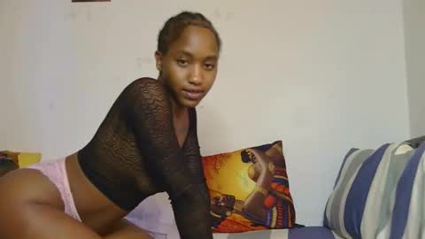 Snapshot of spicy_angels chatting on 12.01.25 Quinter Cheeky online show from 12.01.25