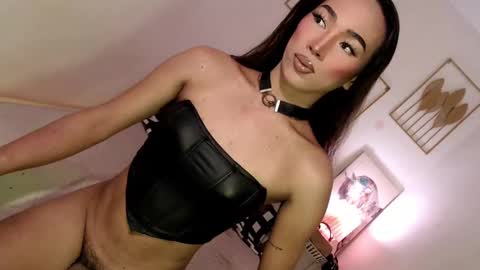 Snapshot of spicy_kinky chatting on 02.09.25 Alora online show from 02.09.25