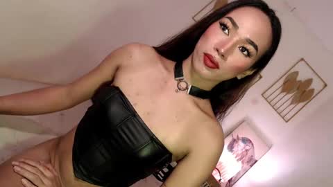 Snapshot of spicy_kinky chatting on 02.13.25 Alora online show from 02.13.25