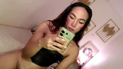 Snapshot of spicy_kinky chatting on 02.14.25 Alora online show from 02.14.25