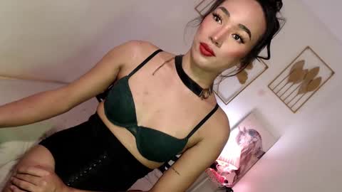 Snapshot of spicy_kinky chatting on 02.15.25 Alora online show from 02.15.25
