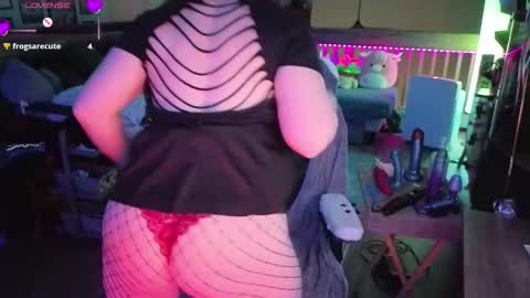 Snapshot of spicyhotjuicypickles chatting on 10.26.25 spicypickles online show from 10.26.25