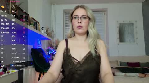 Snapshot of spicyhotmilf chatting on 03.10.26 Lexsy online show from 03.10.26