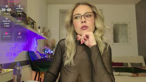 Snapshot of spicyhotmilf chatting on 03.18.26 Lexsy online show from 03.18.26