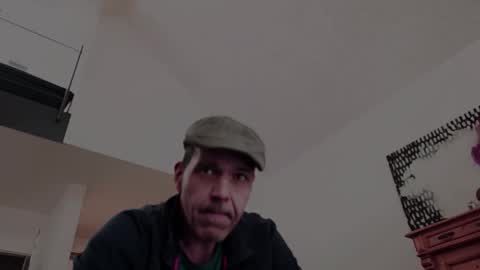 Snapshot of spliffray chatting on 05.13.26 spliffray online show from 05.13.26