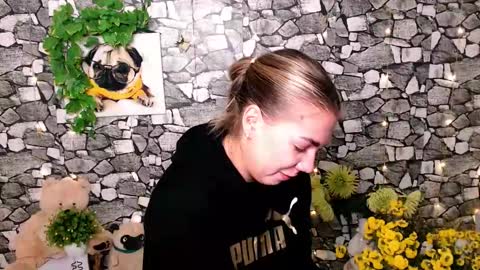 Snapshot of sport_tall_karina chatting on 10.22.25 Karina online show from 10.22.25