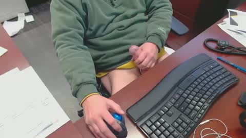 Snapshot of squirrelly82 chatting on 12.27.24 make me cum c2c talk to me online show from 12.27.24