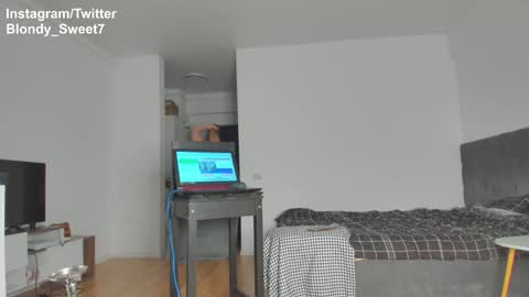 Snapshot of squirt_blondy chatting on 01.23.25 Caila online show from 01.23.25