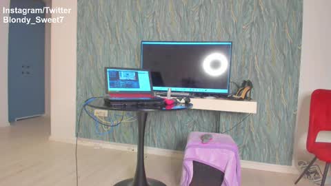 Snapshot of squirt_blondy chatting on 02.28.25 Caila online show from 02.28.25