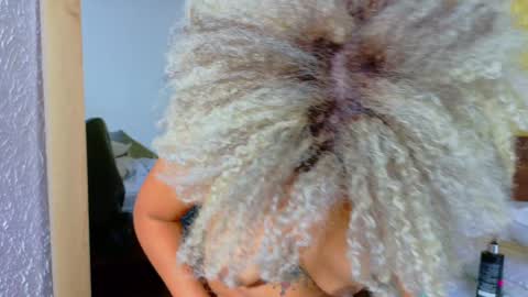 Snapshot of squirter_girl69 chatting on 12.21.24 squirter_girl69 online show from 12.21.24