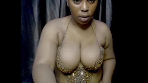 Snapshot of squirtyqueenxx chatting on 09.15.25 gold online show from 09.15.25