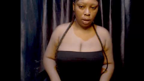 Snapshot of squirtyqueenxx chatting on 09.16.25 gold online show from 09.16.25