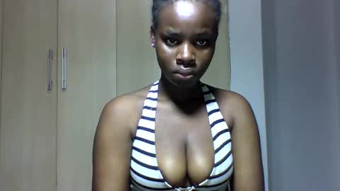 Snapshot of squiter_girlie chatting on 10.22.25 Squiter online show from 10.22.25
