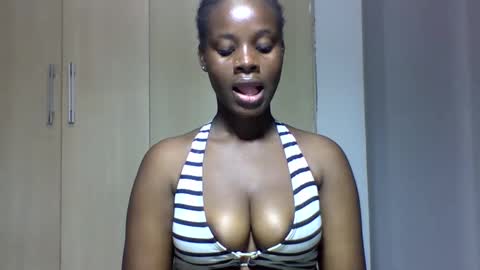 Snapshot of squiter_girlie chatting on 10.24.25 Squiter online show from 10.24.25