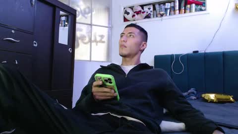 Snapshot of sr_porn01 chatting on 01.24.25 sr_porn01 online show from 01.24.25