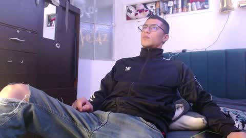 Snapshot of sr_porn01 chatting on 02.17.25 sr_porn01 online show from 02.17.25