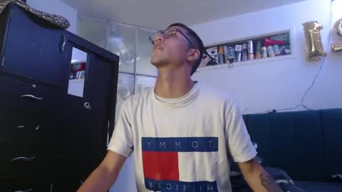 Snapshot of sr_porn01 chatting on 02.28.25 sr_porn01 online show from 02.28.25