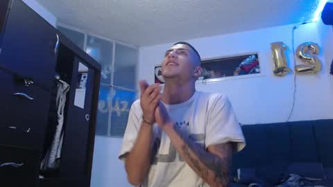 Snapshot of sr_porn01 chatting on 10.30.25 sr_porn01 online show from 10.30.25