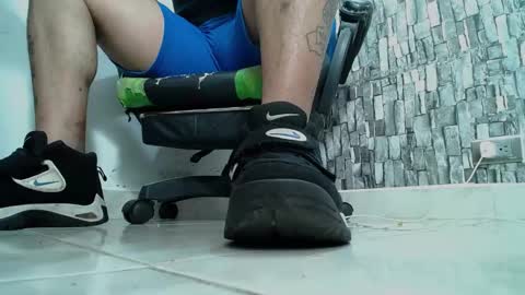 Snapshot of srfindomfeet_ chatting on 01.06.25 sr master cum its my old account online show from 01.06.25
