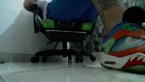 Snapshot of srfindomfeet_ chatting on 01.08.25 sr master cum its my old account online show from 01.08.25