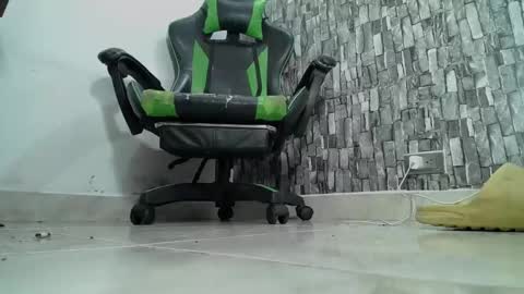 Snapshot of srfindomfeet_ chatting on 01.08.25 sr master cum its my old account online show from 01.08.25