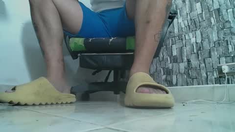 Snapshot of srfindomfeet_ chatting on 01.09.25 sr master cum its my old account online show from 01.09.25