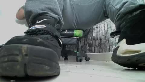 Snapshot of srfindomfeet_ chatting on 01.12.25 sr master cum its my old account online show from 01.12.25
