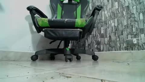 Snapshot of srfindomfeet_ chatting on 01.13.25 sr master cum its my old account online show from 01.13.25