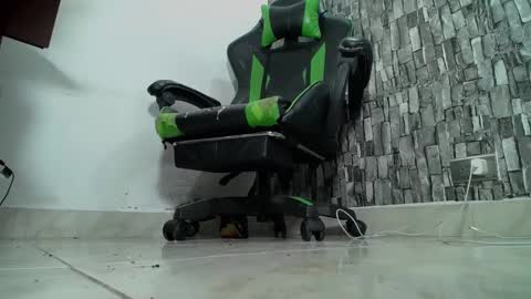 Snapshot of srfindomfeet_ chatting on 01.16.25 sr master cum its my old account online show from 01.16.25