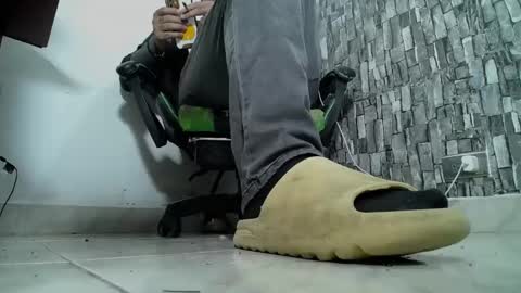 Snapshot of srfindomfeet_ chatting on 01.16.25 sr master cum its my old account online show from 01.16.25