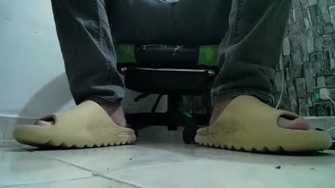 Snapshot of srfindomfeet_ chatting on 01.20.25 sr master cum its my old account online show from 01.20.25