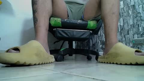 Snapshot of srfindomfeet_ chatting on 01.20.25 sr master cum its my old account online show from 01.20.25