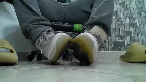 Snapshot of srfindomfeet_ chatting on 01.21.25 sr master cum its my old account online show from 01.21.25