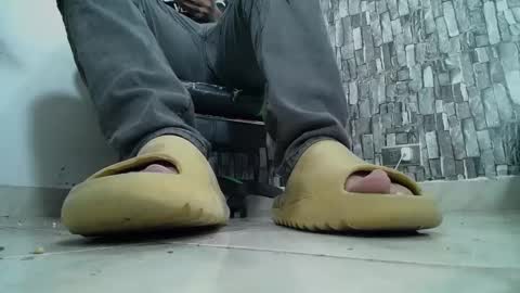 Snapshot of srfindomfeet_ chatting on 01.21.25 sr master cum its my old account online show from 01.21.25