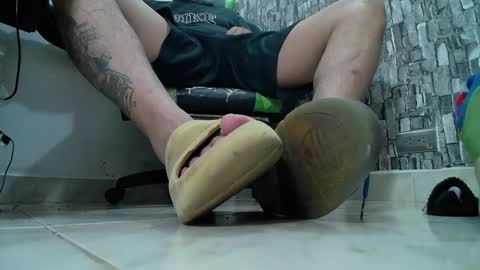 Snapshot of srfindomfeet_ chatting on 01.24.25 sr master cum its my old account online show from 01.24.25