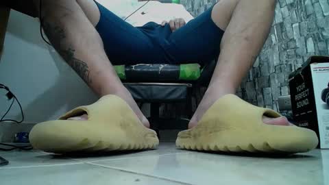 Snapshot of srfindomfeet_ chatting on 01.26.25 sr master cum its my old account online show from 01.26.25