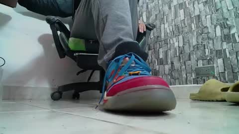 Snapshot of srfindomfeet_ chatting on 01.27.25 sr master cum its my old account online show from 01.27.25