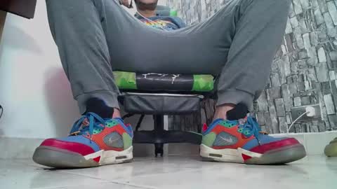Snapshot of srfindomfeet_ chatting on 01.28.25 sr master cum its my old account online show from 01.28.25