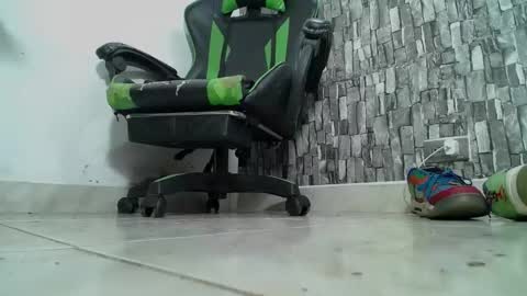 Snapshot of srfindomfeet_ chatting on 01.29.25 sr master cum its my old account online show from 01.29.25