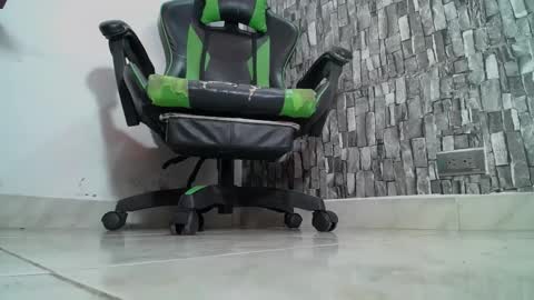 Snapshot of srfindomfeet_ chatting on 02.01.25 sr master cum its my old account online show from 02.01.25
