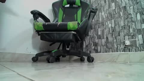 Snapshot of srfindomfeet_ chatting on 02.01.25 sr master cum its my old account online show from 02.01.25