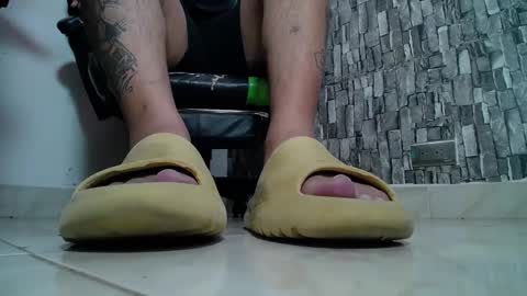 Snapshot of srfindomfeet_ chatting on 02.02.25 sr master cum its my old account online show from 02.02.25