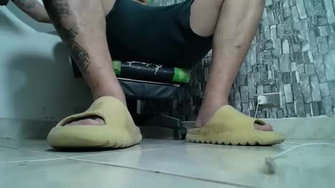 Snapshot of srfindomfeet_ chatting on 02.03.25 sr master cum its my old account online show from 02.03.25