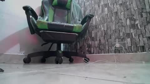 Snapshot of srfindomfeet_ chatting on 02.06.25 sr master cum its my old account online show from 02.06.25