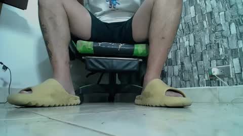 Snapshot of srfindomfeet_ chatting on 02.07.25 sr master cum its my old account online show from 02.07.25