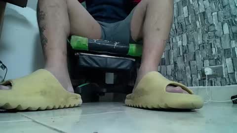 Snapshot of srfindomfeet_ chatting on 02.08.25 sr master cum its my old account online show from 02.08.25