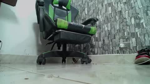 Snapshot of srfindomfeet_ chatting on 02.09.25 sr master cum its my old account online show from 02.09.25